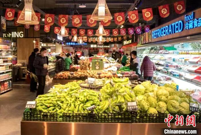 图为东营市一大型超市蔬菜供应充足。　宣传部供图 