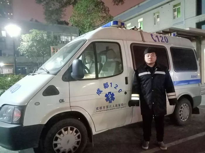  救护车驾驶员严宇航