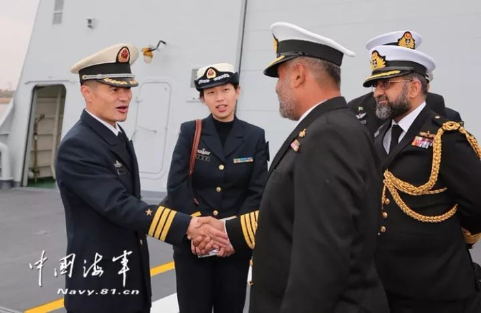  ▲巴舰舰长登临荆州舰