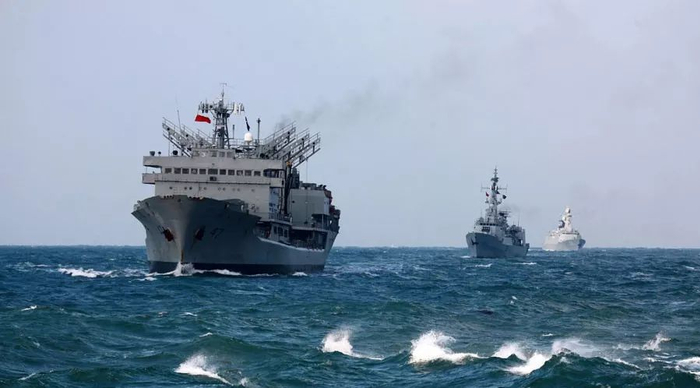  ▲联合护航。王志鹏摄