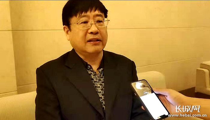 省政协委员李宝才接受长城新媒体记者采访。长城新媒体记者 万前进 摄