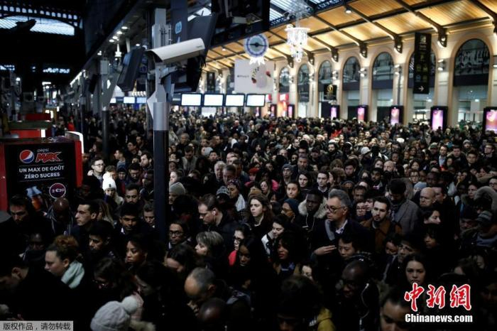 当地时间2019年12月16日，法国大罢工已进入第12天，巴黎大区的道路拥堵长达600多公里。