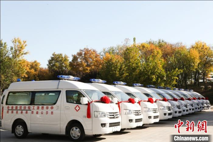  资料图：整装待发的救护车。