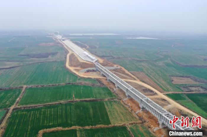 鄂北水资源配套工程枣阳七方(罗冢)明渠(资料图) 钟华 摄