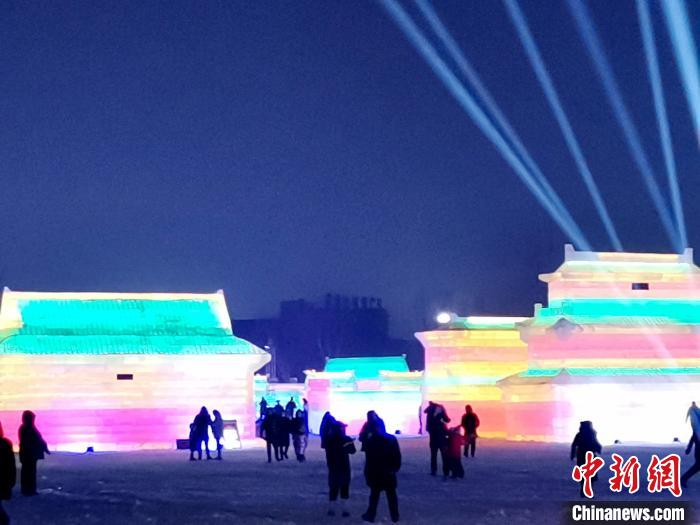 梦幻盛京古城。　赵桂华 摄