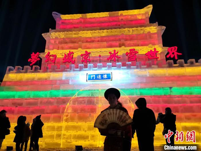 穿越回沈阳古城。　赵桂华 摄