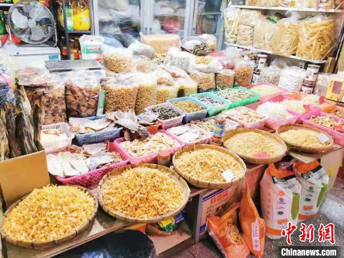 虾米被细分成不同品种按级销售 李晓春 摄