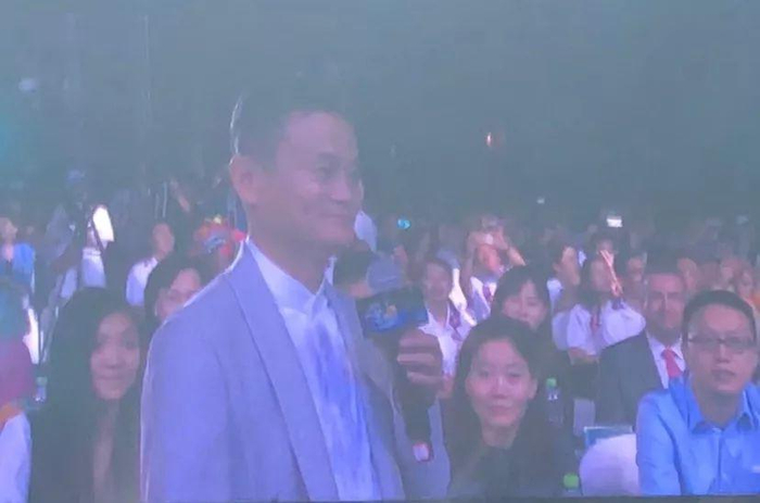 马云回答乡村孩子的问题。左宇坤 摄