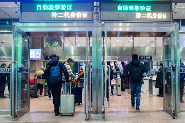 北京西站自助验票口（央广网发 北京西站供图）