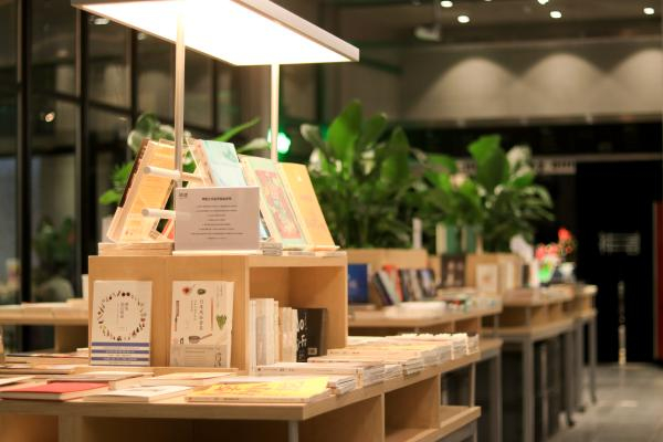 书店中央的展台