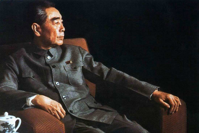 肖像《深思中的周恩来》