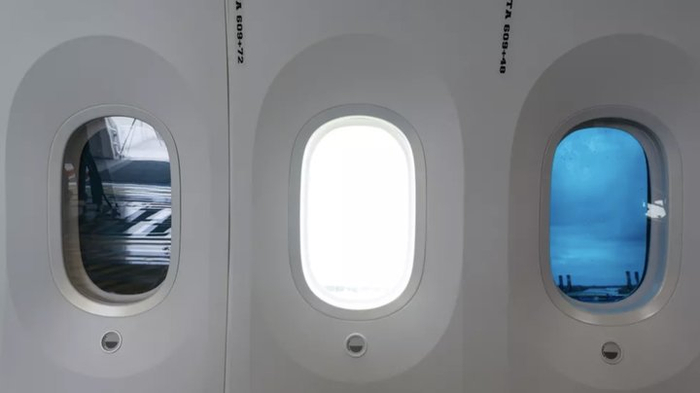 波音 787-8 梦想客机的变色舷窗