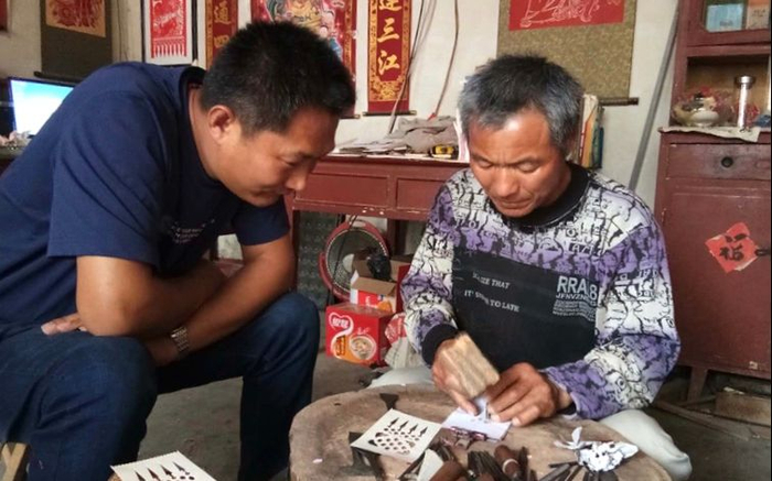 史龙江和徒弟于鸿运。受访者供图