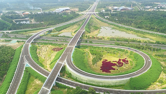文琼高速万泉互通。图片来源：海南日报