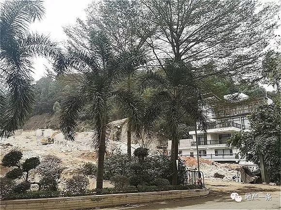 未拆的别墅。摄影：黄昱