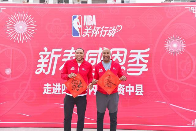 马里昂和鲍文送新春祝福