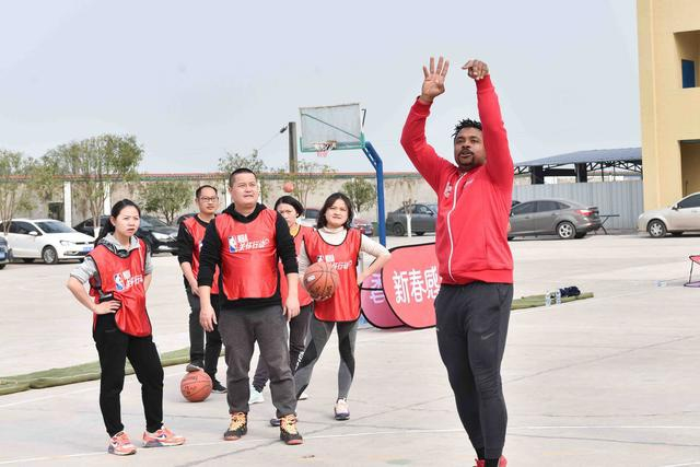 体育老师们接受专业教练培训