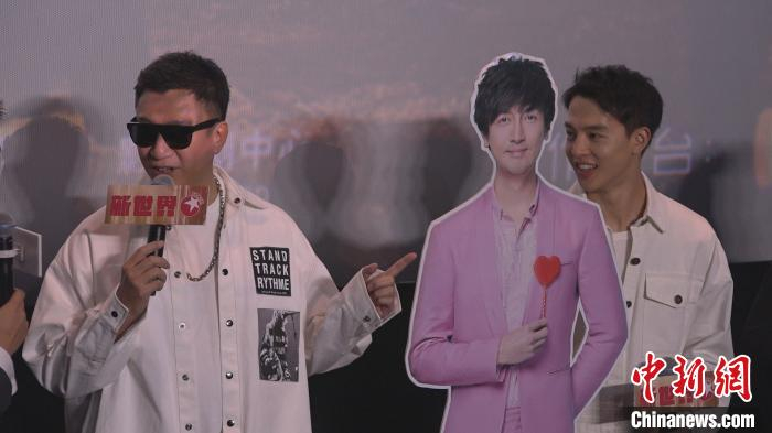 孙红雷(图左)在《新世界》中再现“硬汉”形象。　康玉湛 摄