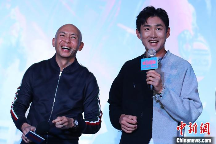 林超贤（左）和王彦霖（右）。　泱波　摄