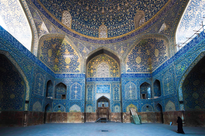 清真寺内独具波斯特色的装饰花纹