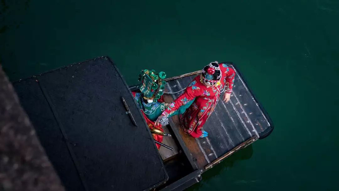 &nbsp; &nbsp; &nbsp; &nbsp; 乌镇戏剧节的水上演出