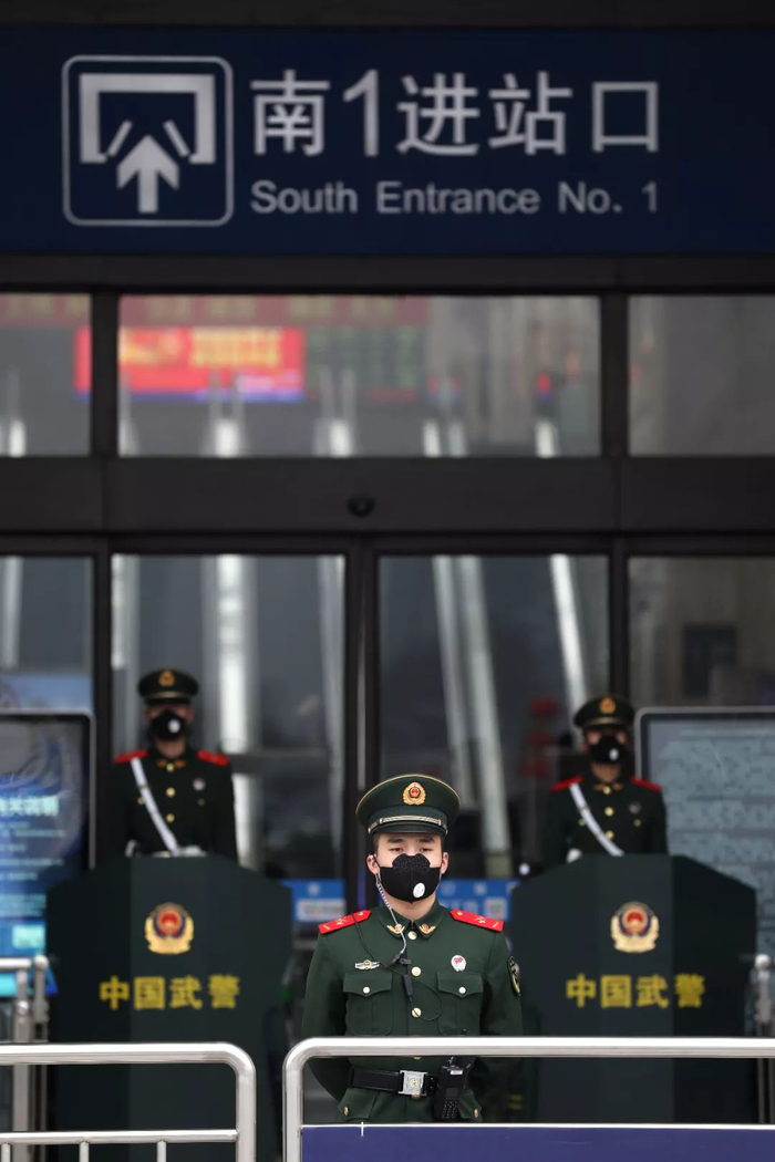  封城后的火车站。（远征 摄）