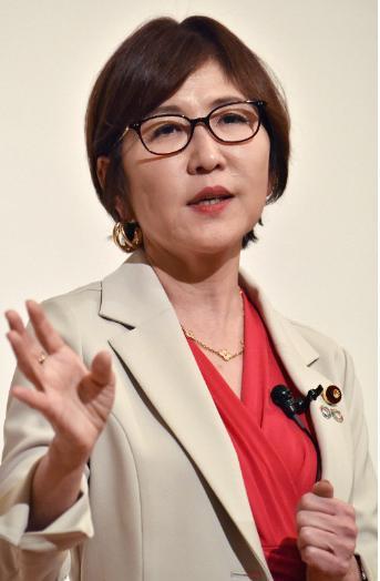 自民党高官：日本女议员太少，应该为此修改宪法