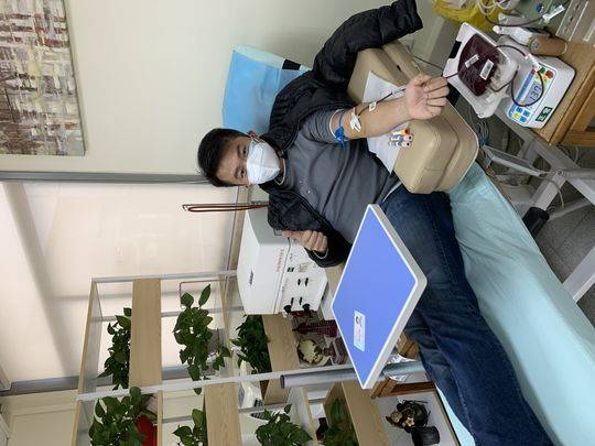  川大华西医院血管外科医生杨轶献血