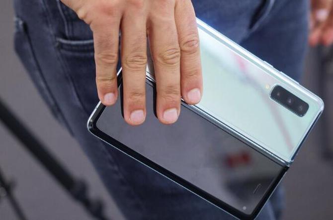 智能手机面板市场洗牌：京东方首次超越三星成全球第一
