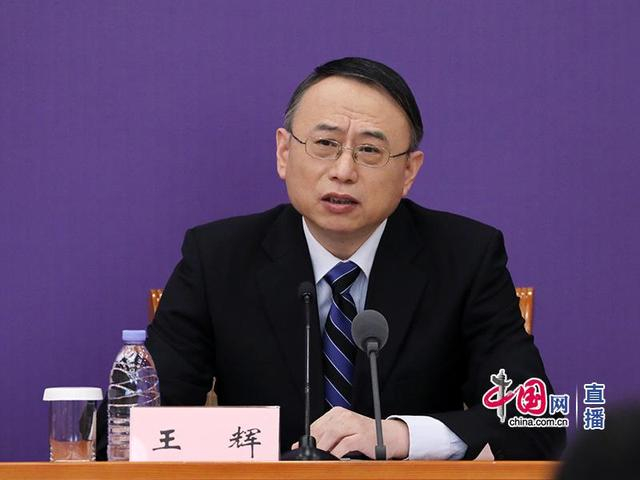  教育部高校学生司司长王辉介绍情况。中国网 董宁 摄
