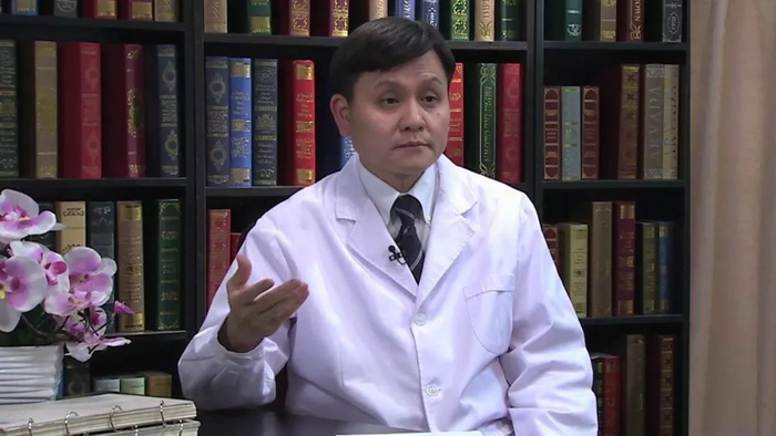 我们梳理了张文宏医生的经历,终于知道他为啥这么“硬核”了|疫情|复旦大学|新冠状病毒_新浪新闻