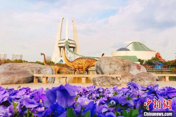 往昔游人如织的中华恐龙园人影稀疏。中华恐龙园供图