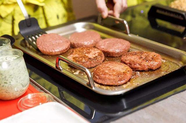 调查：大多数美国人愿意将食用红肉转换为人造肉