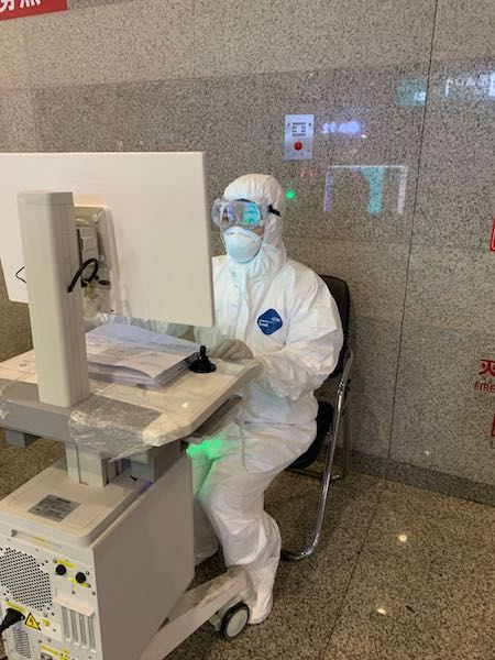 图说：虹桥火车站测温点 采访对象供图