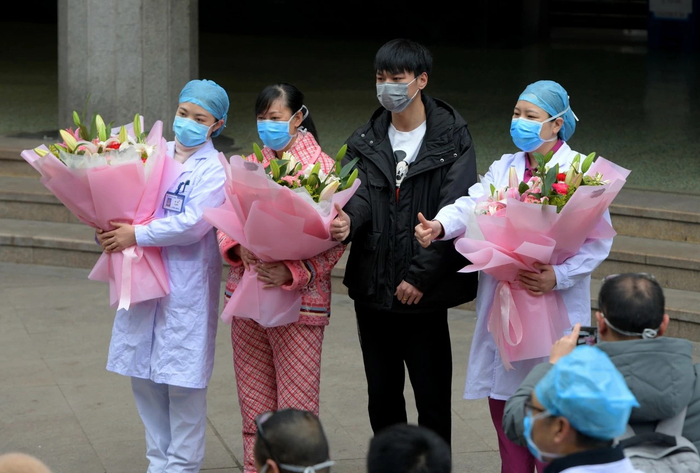  1月29日，重庆市首例治愈新型冠状病毒感染的肺炎患者从三峡医院出院 。