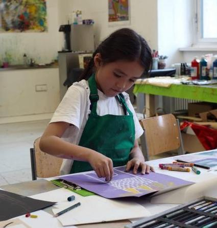 喜欢绘画的黄雪润