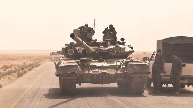 叙利亚出现T-90A坦克被恐怖分子导弹击中视频，扛住了吗