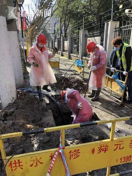 寒潮中老旧水管漏水及时修复 防疫期间申城供水正常