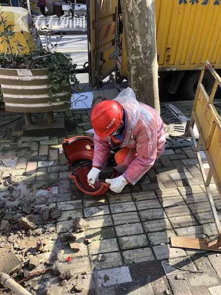 寒潮中老旧水管漏水及时修复 防疫期间申城供水正常