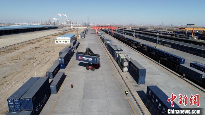 中铁兰州局银川货运中心发往武汉物资累计达7.53万吨
