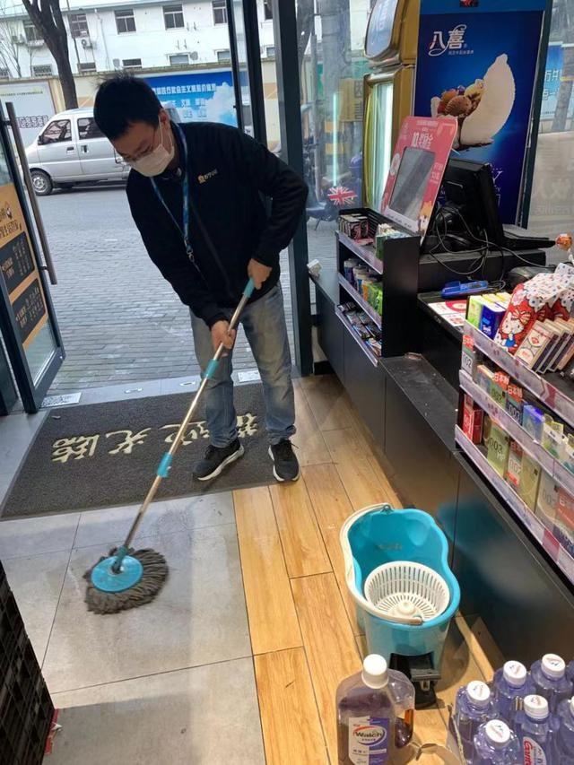 坚守门店的零售人：别怕，我们正常营业！