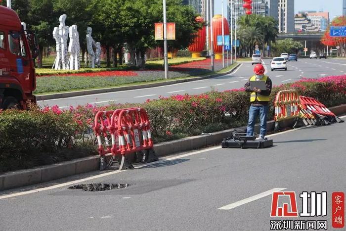 深圳市民广场前一辅路惊现直径一米大坑，原因初步确定！
