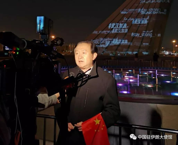  （常华接受媒体采访。图源：中国驻伊朗大使馆官方微信号）