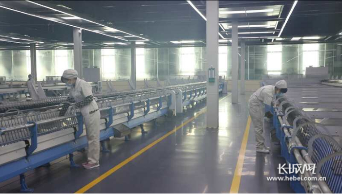 纺纱车间在生产。裴海潮供图