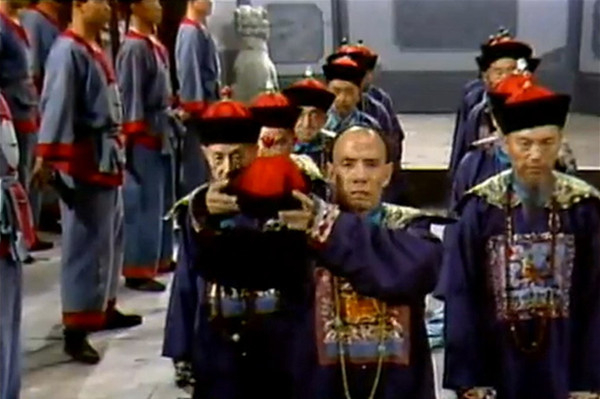 官员顶戴花翎落地