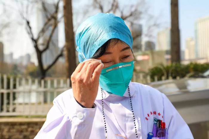 采访中张继先数次落泪