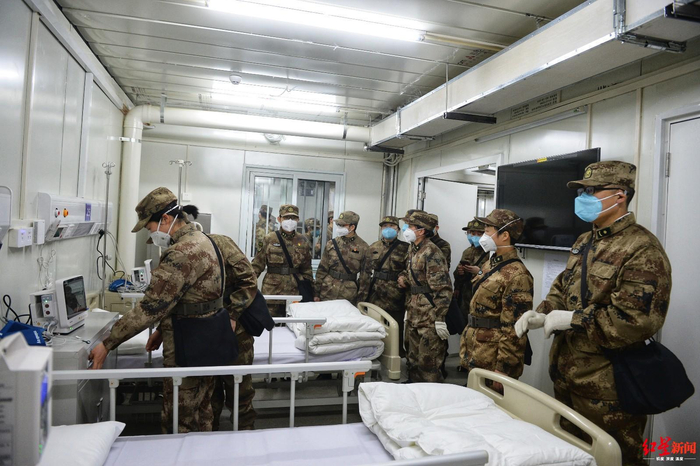 ▲解放军正在入驻接管火神山医院