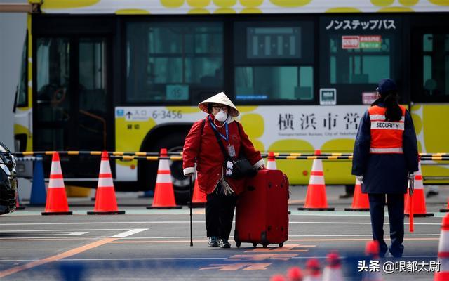 日本官方2人感染，情况危急！右翼骂安倍无能，叫嚣取消奥运会