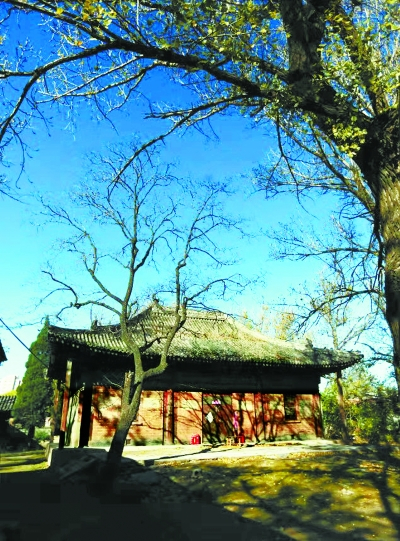     纳兰家庙 刘子菲 摄