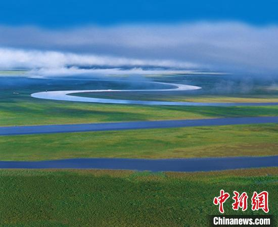     夏季的巴音布鲁克草原风光。　和静县文旅局提供　摄